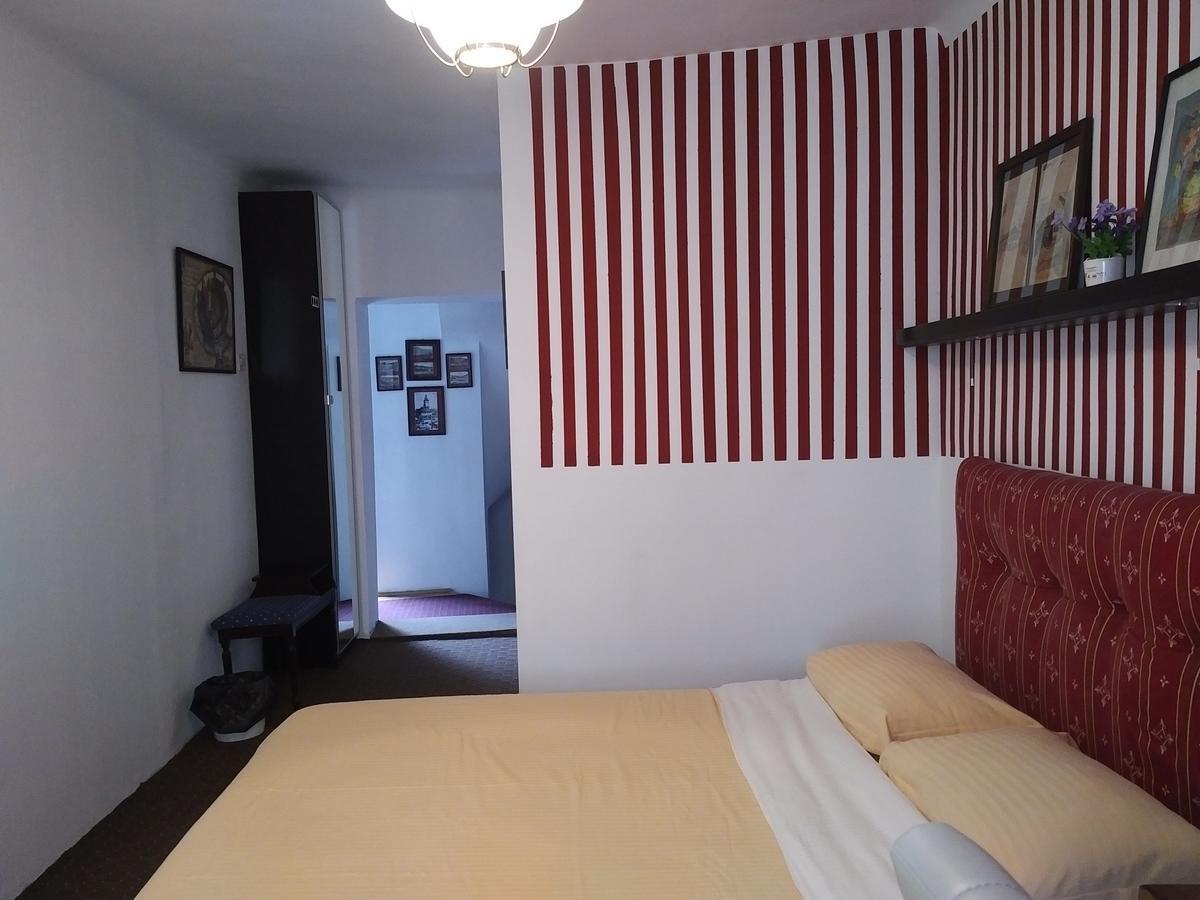 Guesthouse Postavarului Braszów Zewnętrze zdjęcie